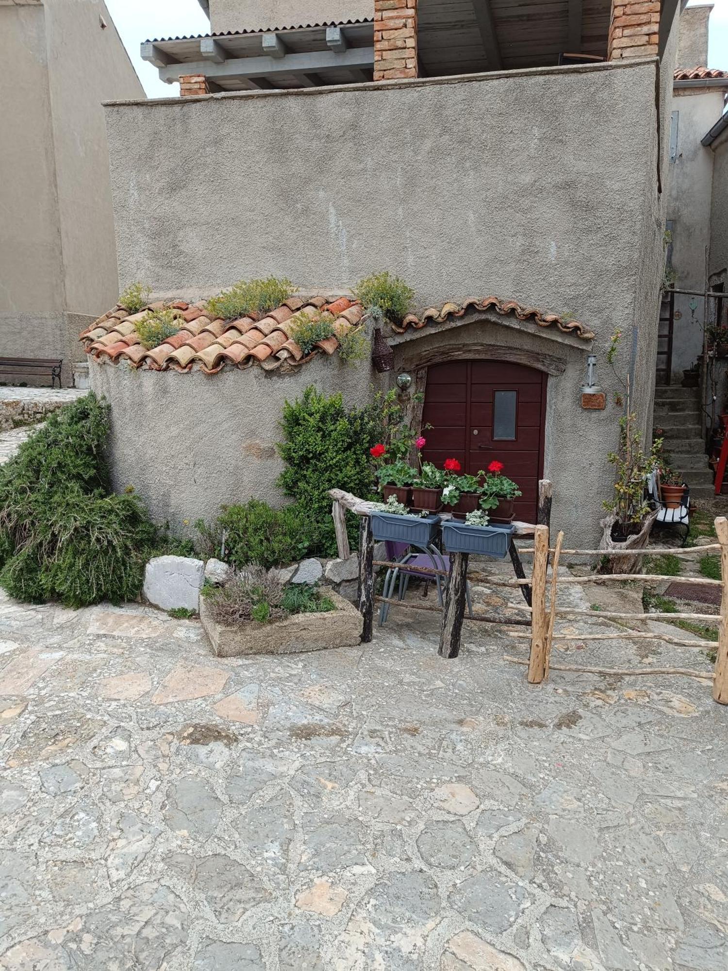 Hobbit House Lubenice Exterior foto